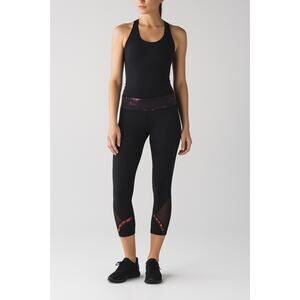 Lululemon Black Floral Trim Cropped Leggings Size 4